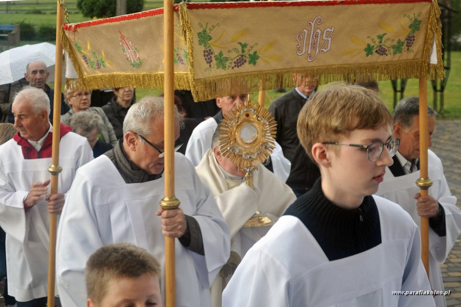 71 Procesja eucharystyczna.jpg